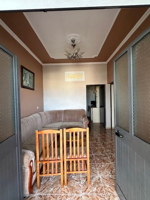 Jepet Shtepi Me Qera Lagjia 8