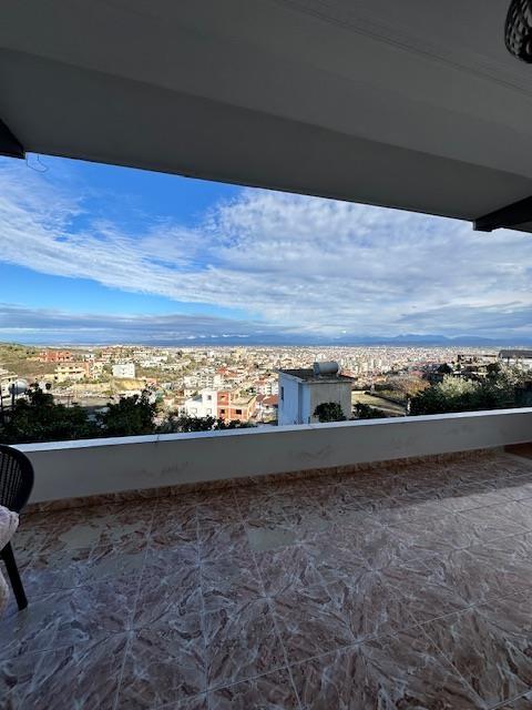 Jepet Shtepi Me Qera Lagjia 8