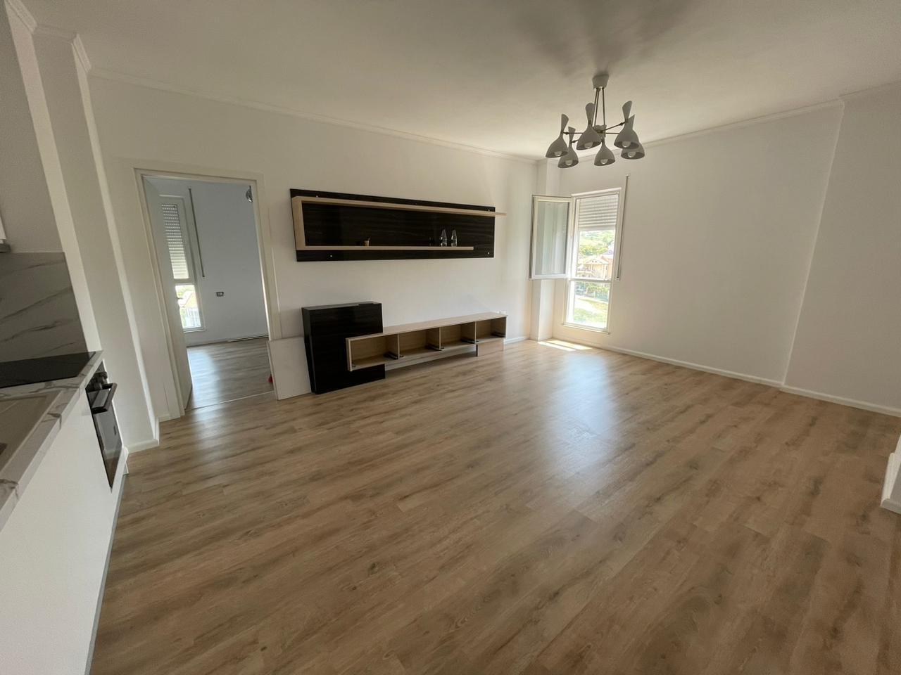 Jepet me qera 500 euro 2+1