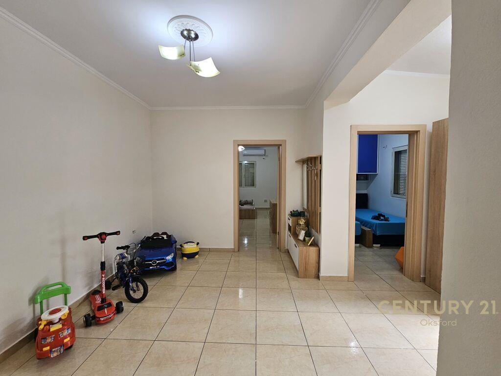 JEPET ME QERA SHTEPI PRIVATE 2+1+PP VASIL SHANTO OKS105096