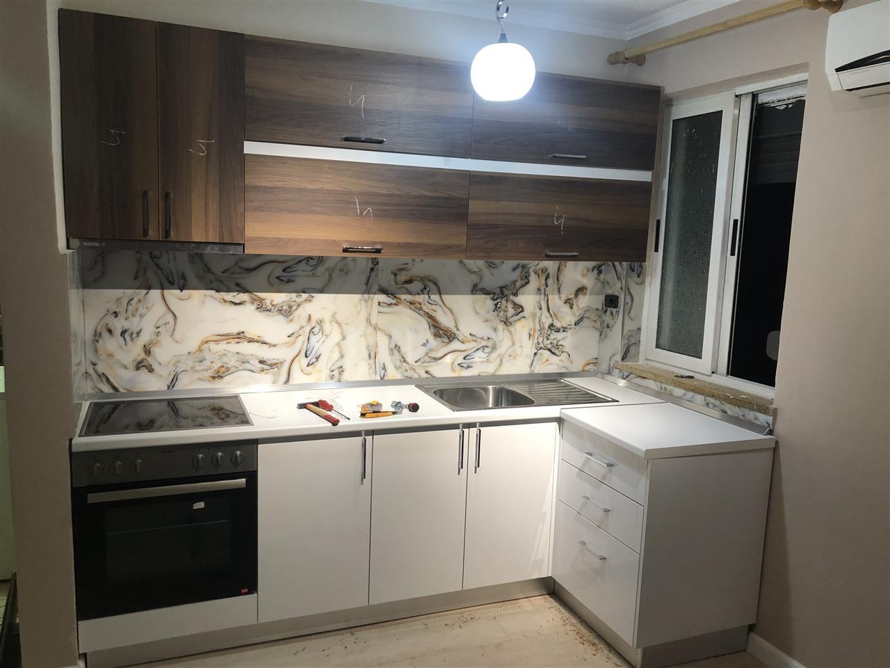 Jepet me qera apartament 2+1ne qender te Tiranes