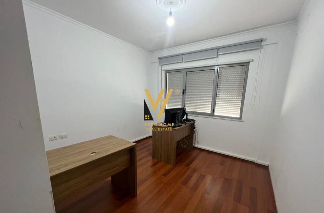 JEPET ZYRE 130M2 ME QERA TE RRUGA 5MAJI 1.200 EURO