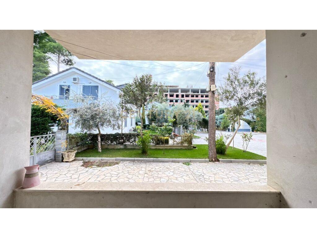 Shitet Apartament 1+1 , Mali Robit !