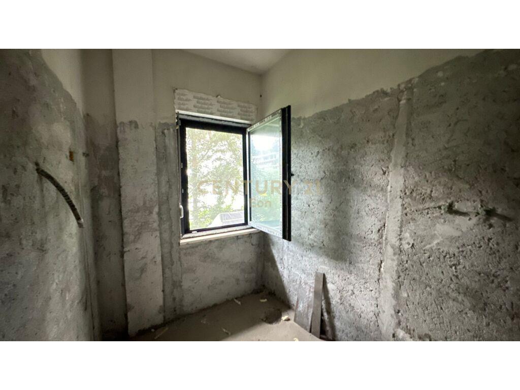 Shitet Apartament 1+1 , Mali Robit !