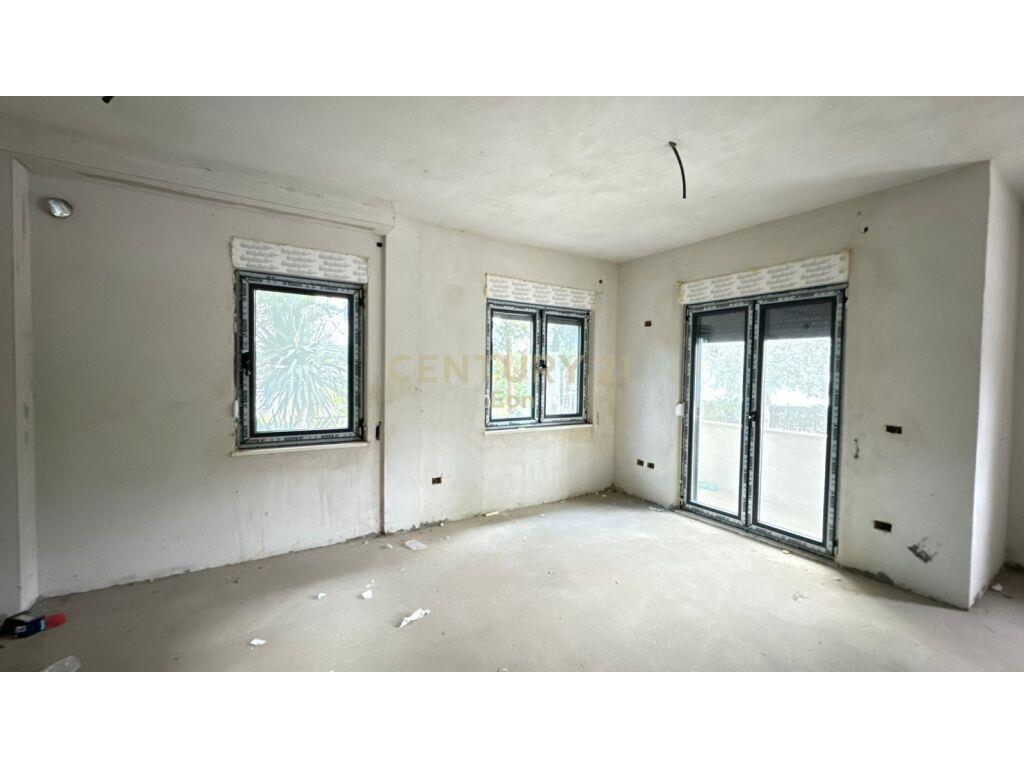 Shitet Apartament 1+1 , Mali Robit !