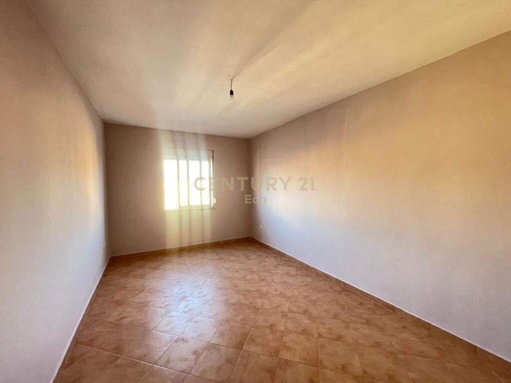 Apartament 2+1 me Qira, Rruga Aleksander Goga, Durrës – 230€