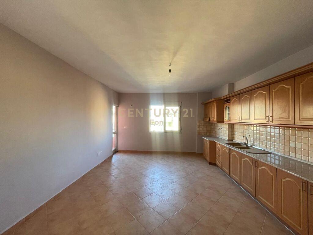 Apartament 2+1 me Qira, Rruga Aleksander Goga, Durrës – 230€