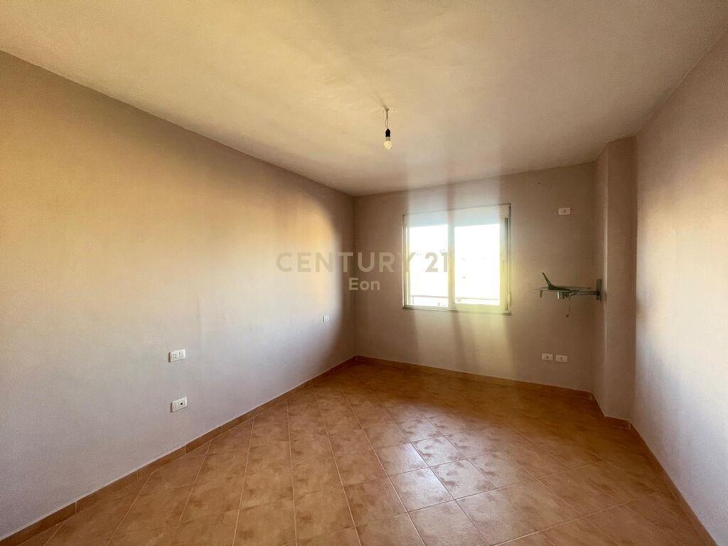 Apartament 2+1 me Qira, Rruga Aleksander Goga, Durrës – 230€