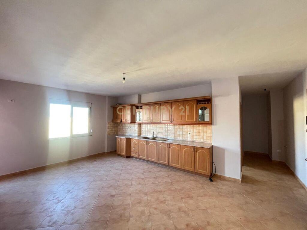 Apartament 2+1 me Qira, Rruga Aleksander Goga, Durrës – 230€