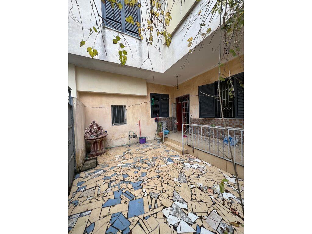 OKAZION **SHITET SHTEPI PRIVATE NE SHKOZET,DURRES!! 650€/m2*