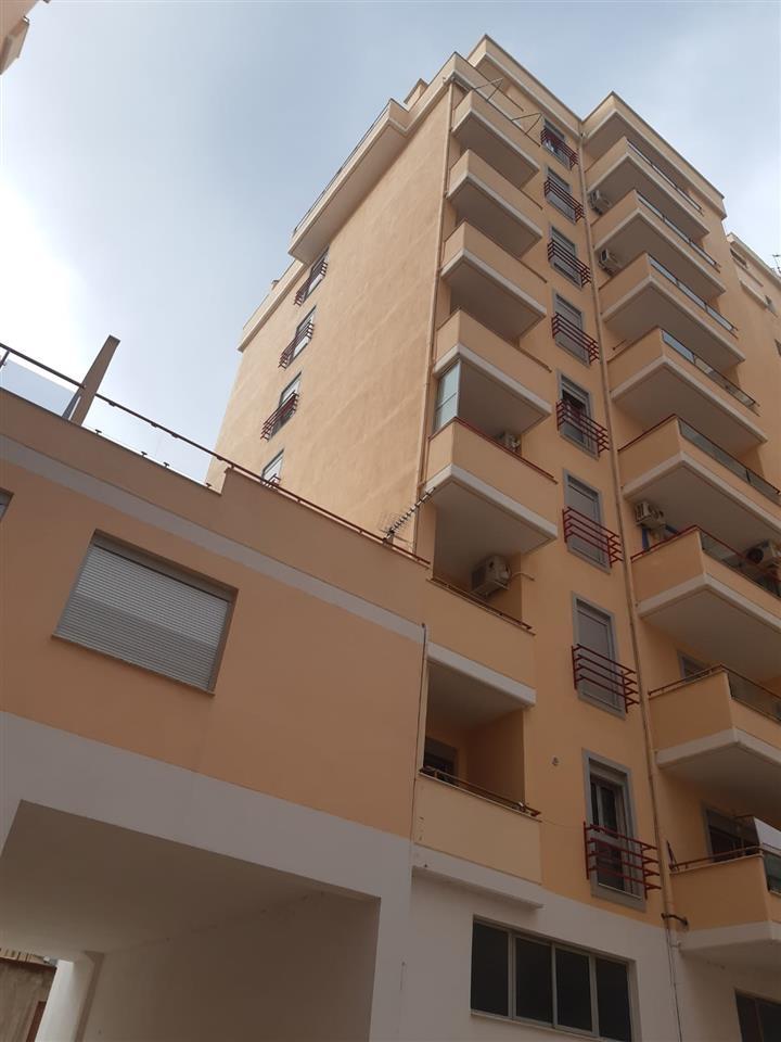 JEPET ME QERA APARTAMENT 2+1 PRANE SHKOLLES INDUSTRIALE