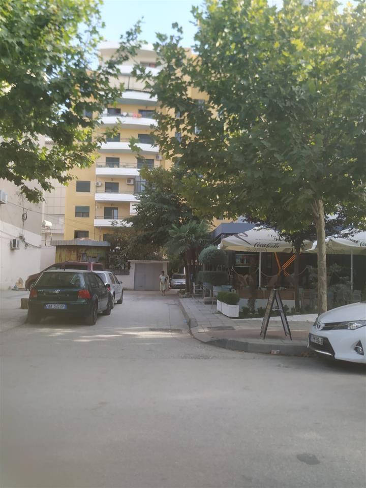 SHITET APARTAMENT 2+1+2 PRANE KRYQEZIMIT RINIA