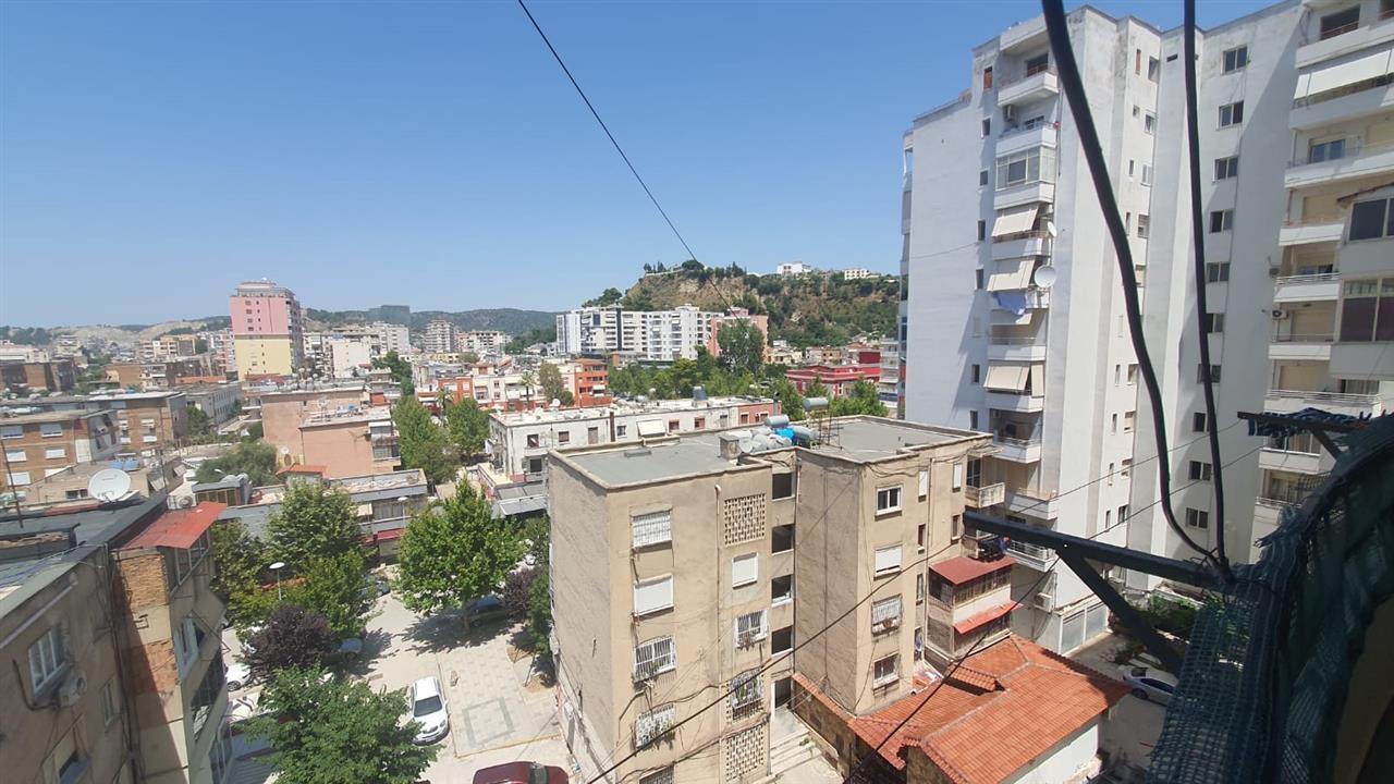 SHITET APARTAMENT 2+1+2 PRANE KRYQEZIMIT RINIA