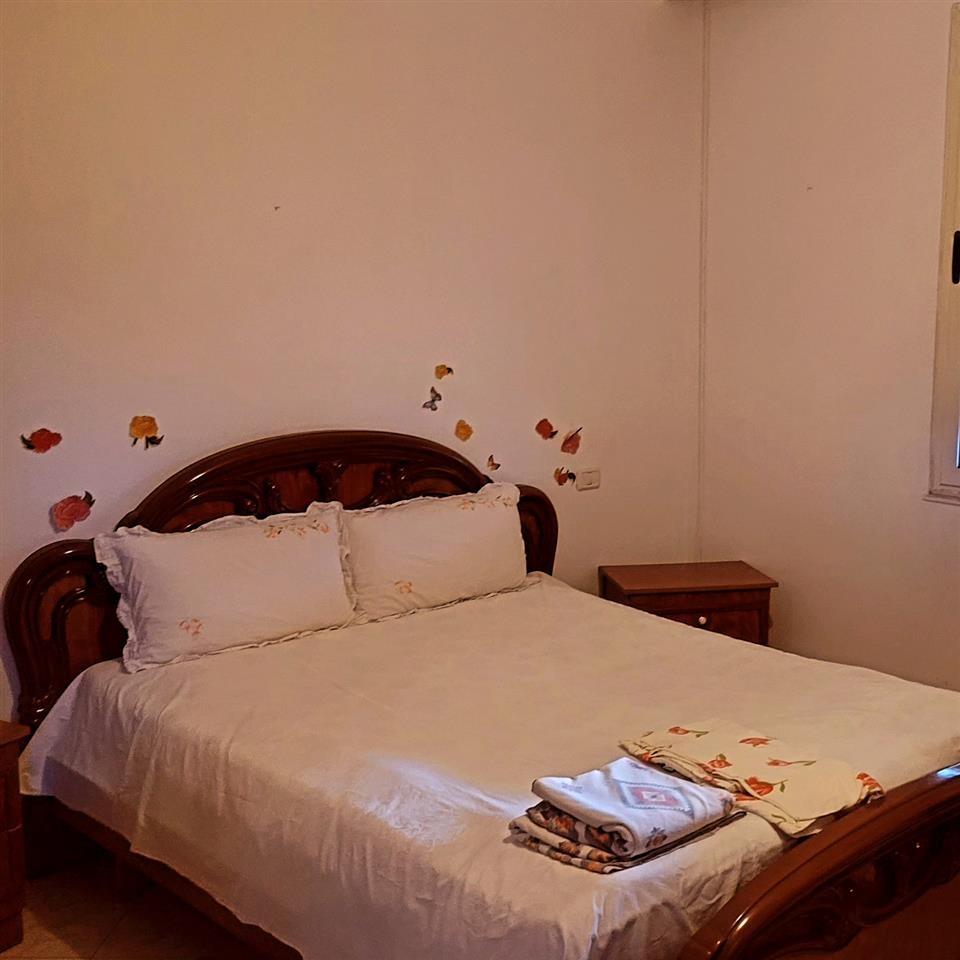 Apartament 2+1 me verand prane Qemal Micit