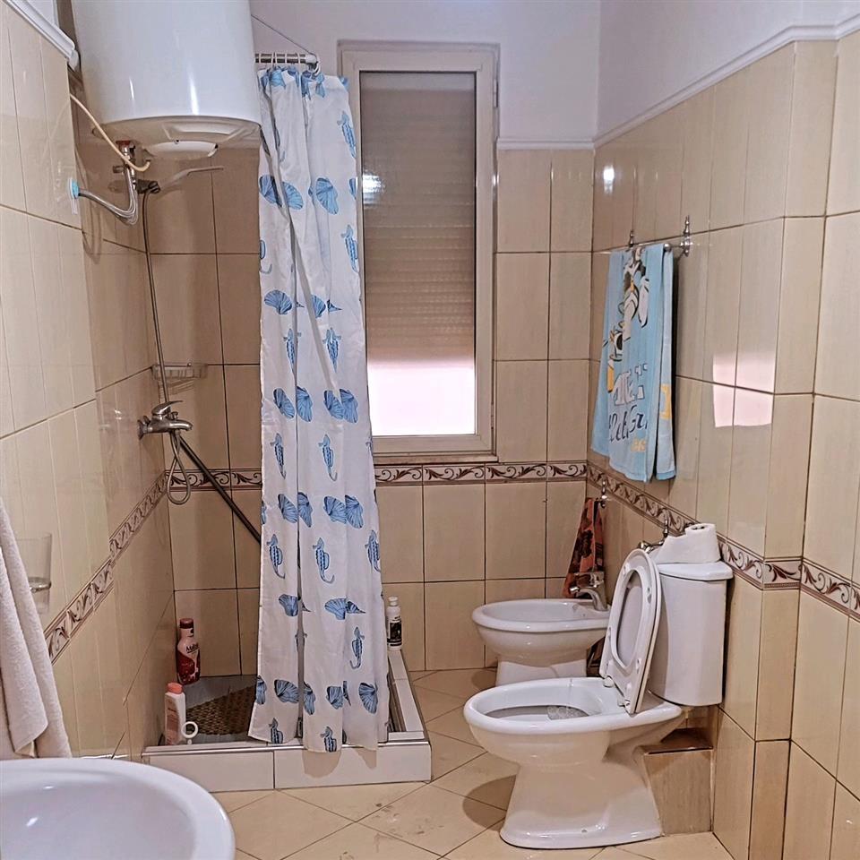 Apartament 2+1 me verand prane Qemal Micit