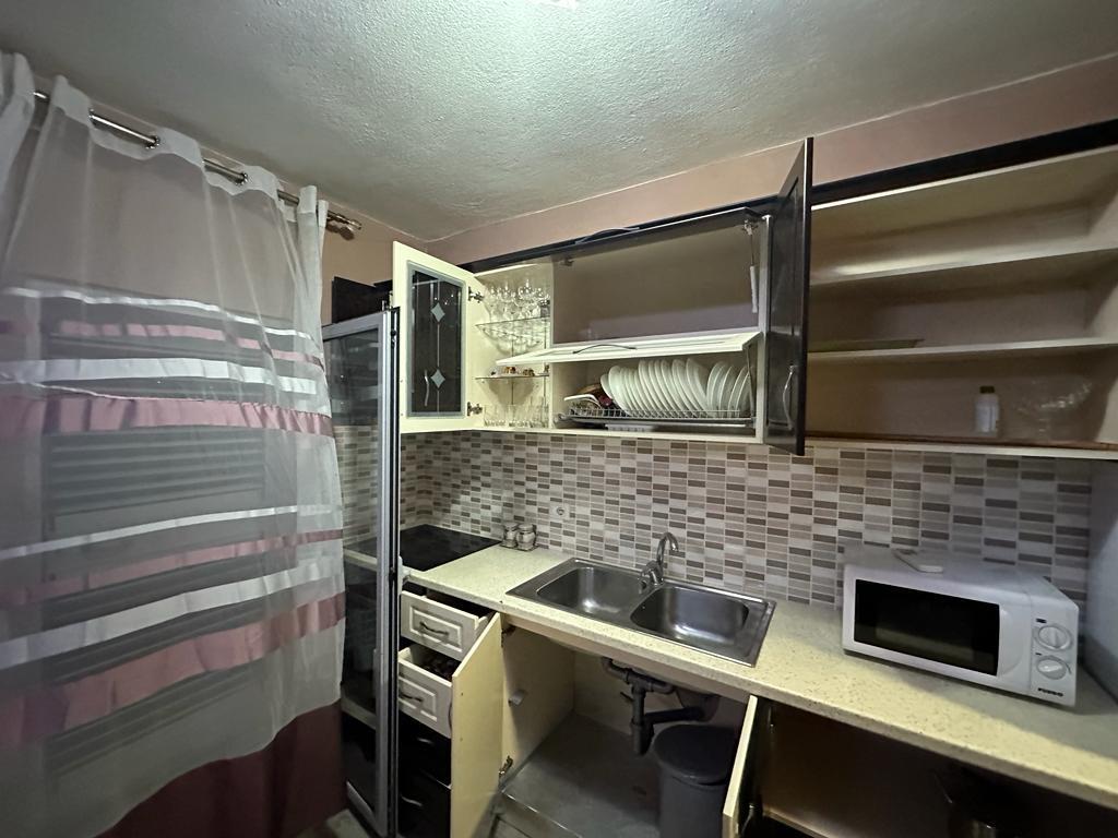 Jepet me qera kati i 2 i nje vile