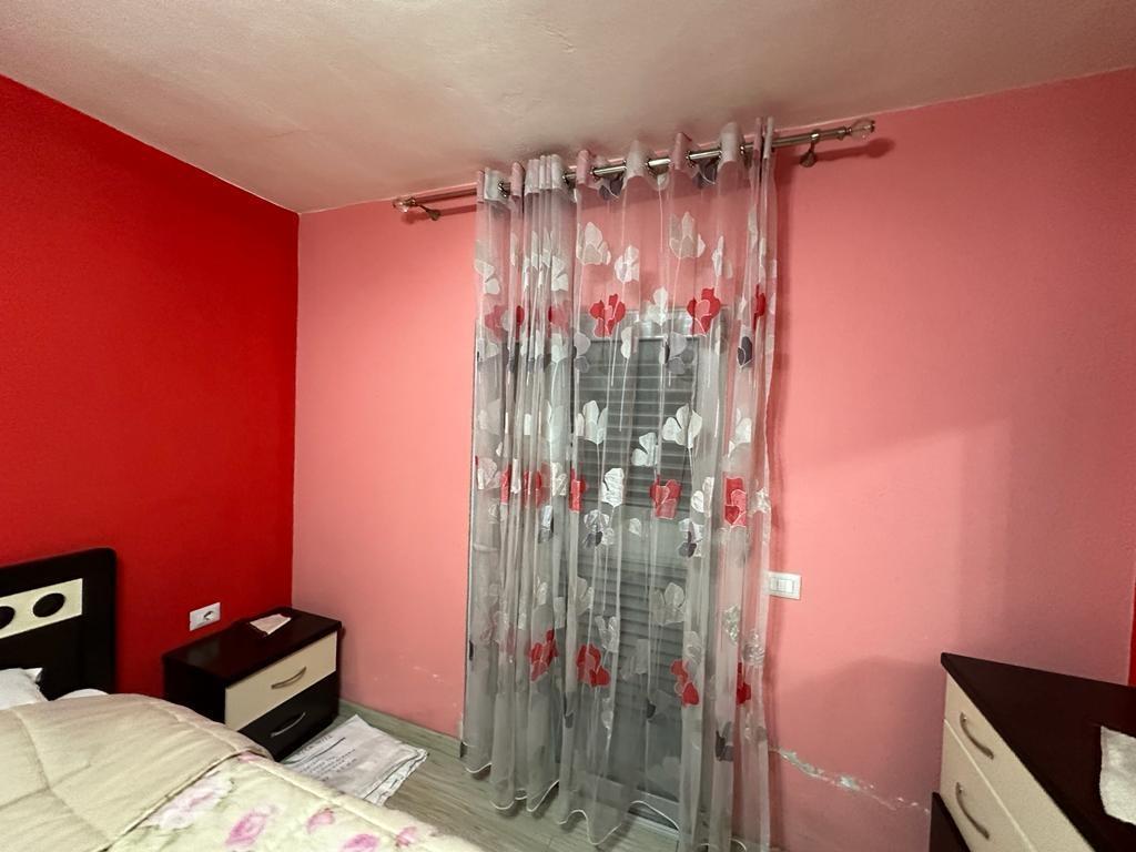 Jepet me qera kati i 2 i nje vile