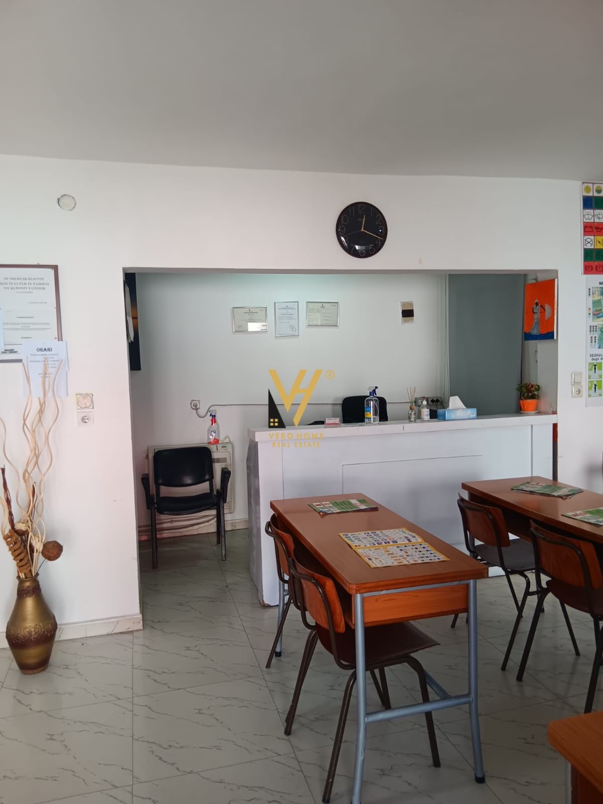 DYQAN 50 M2 TE RRUGA XHANFIZE KEKO 120.000 EURO