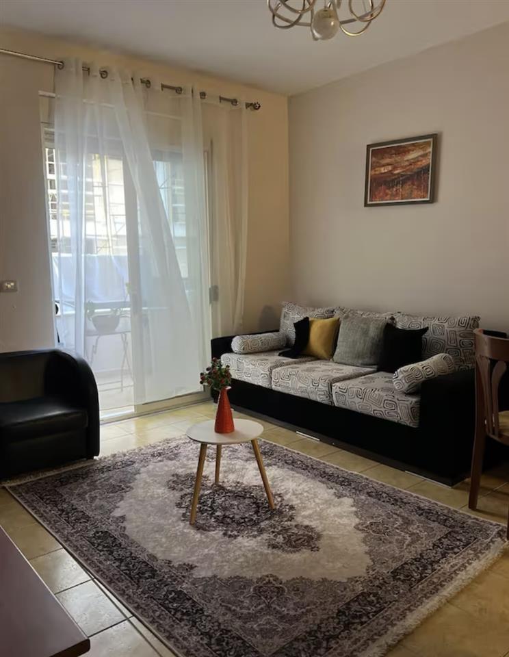 Rruga Mine Peza 1ofrojme per qira apartament 1+