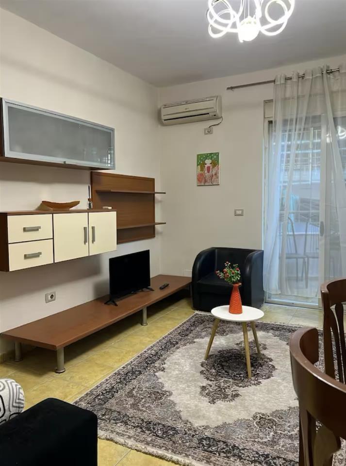 Rruga Mine Peza 1ofrojme per qira apartament 1+