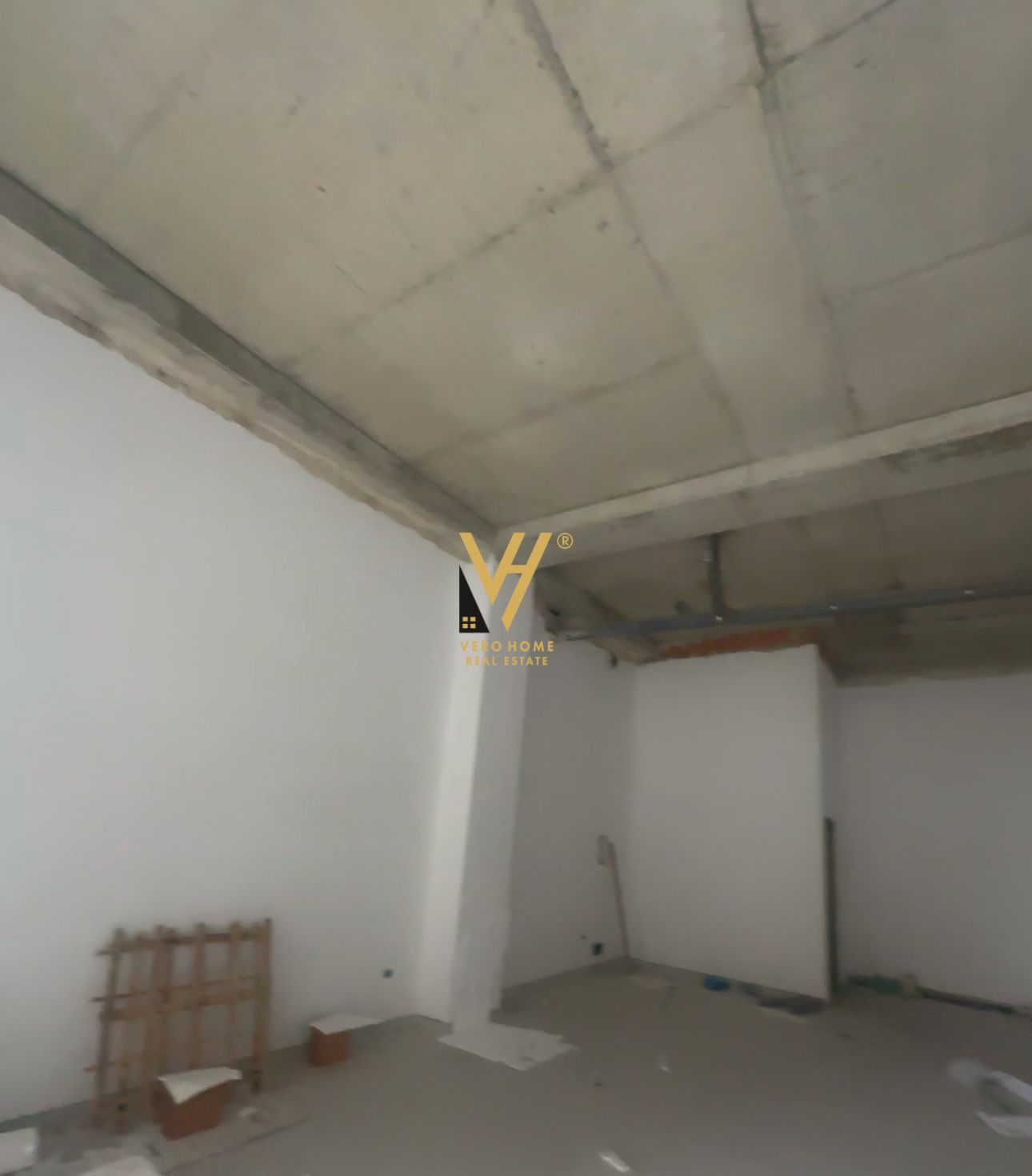 DYQAN 160M2 TE LIQENI I THATE 3.000 EURO