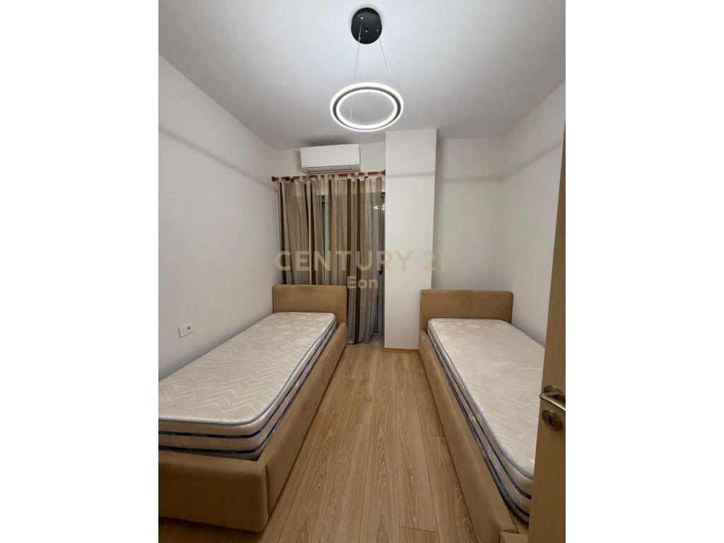 Jepet me Qira Apartament 2+1 në Qendër të Durrësit!