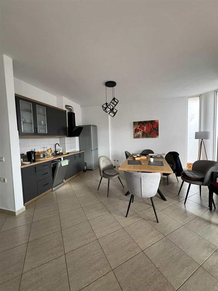 Shitet Apartment 2+1 Saranda