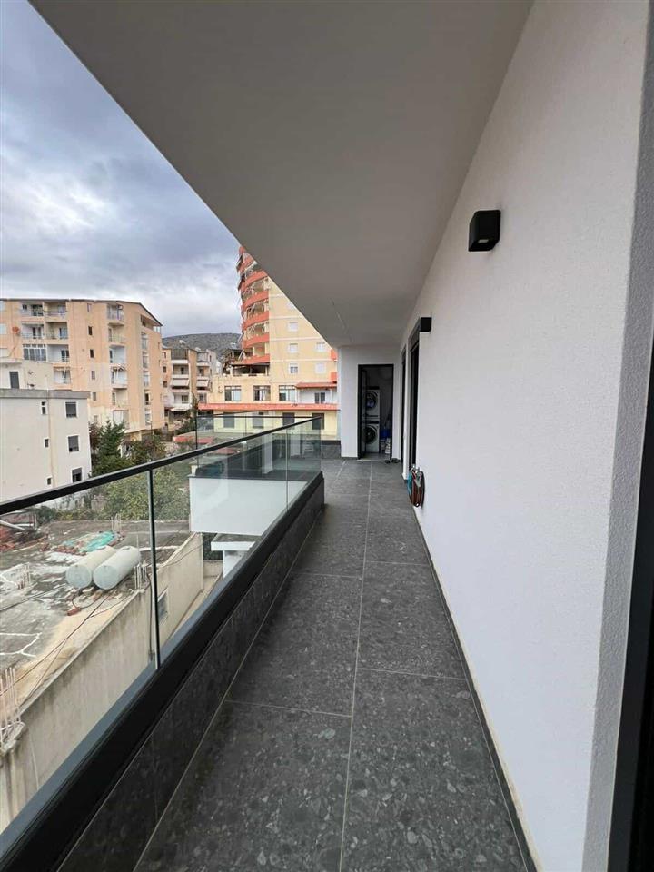 Shitet Apartment 1+1 Saranda