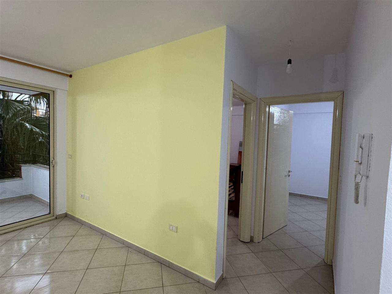 Jepet shtepi me Qera te Kthesa Kamzes