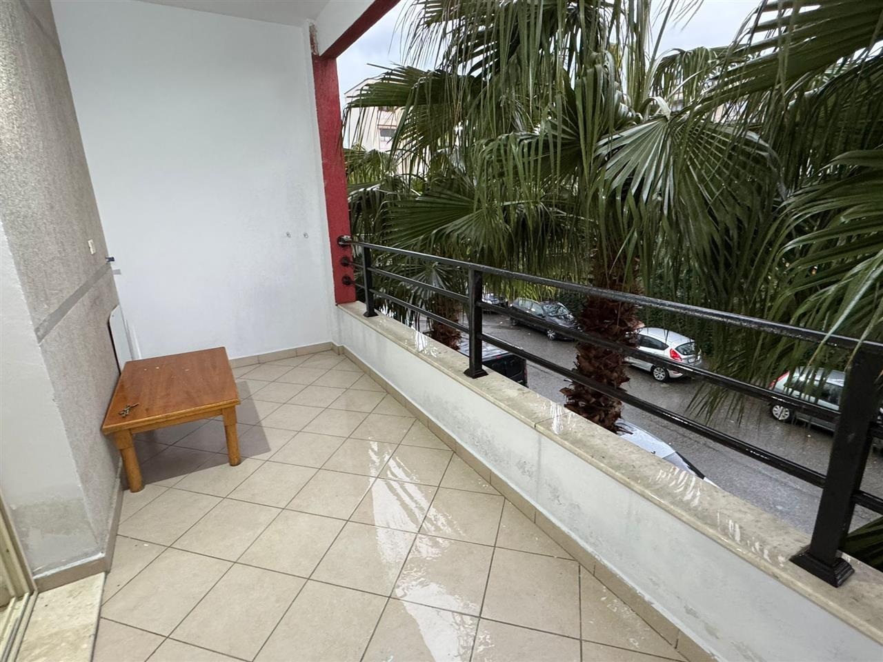 Jepet shtepi me Qera te Kthesa Kamzes