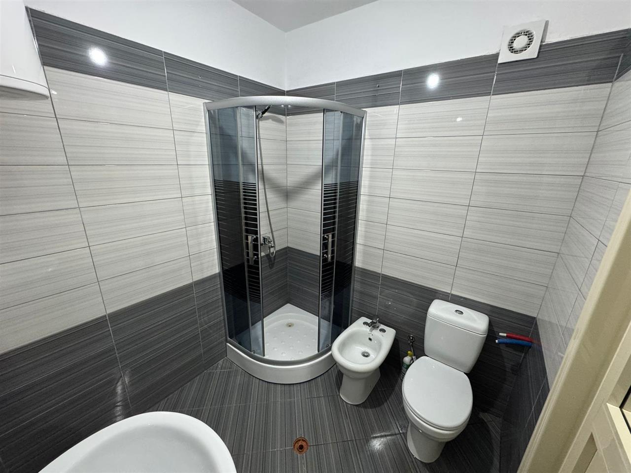 Jepet shtepi me Qera te Kthesa Kamzes