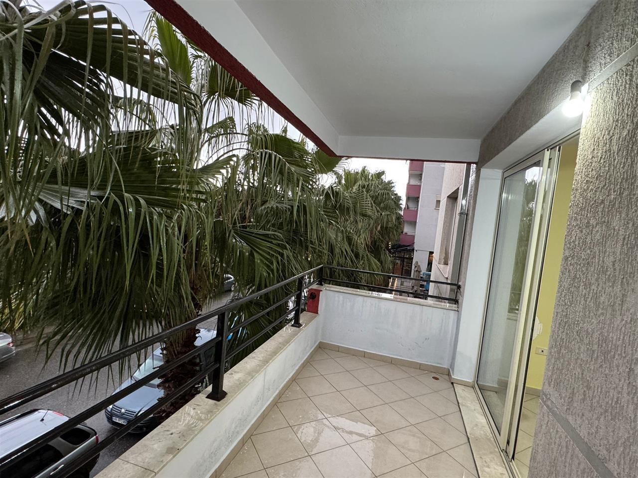 Jepet shtepi me Qera te Kthesa Kamzes