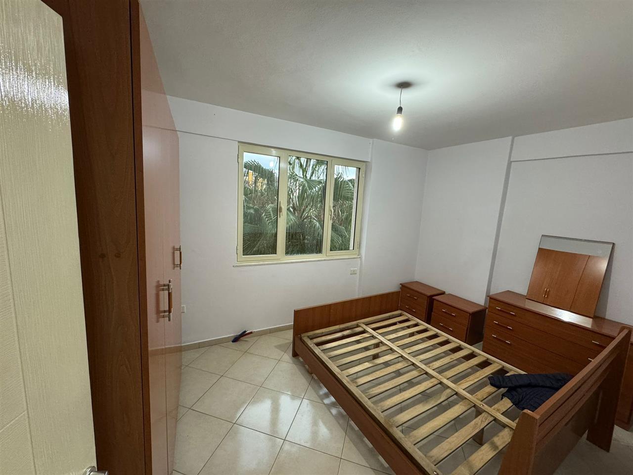 Jepet shtepi me Qera te Kthesa Kamzes