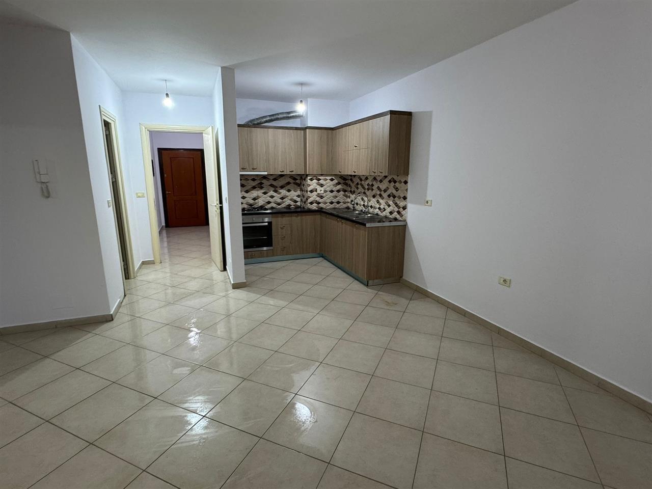 Jepet shtepi me Qera te Kthesa Kamzes