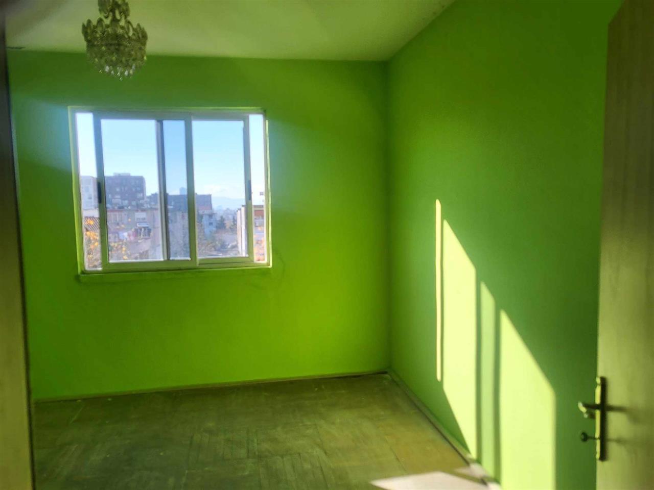 APARTAMENT 2+1, BOSH PLOTESISHT