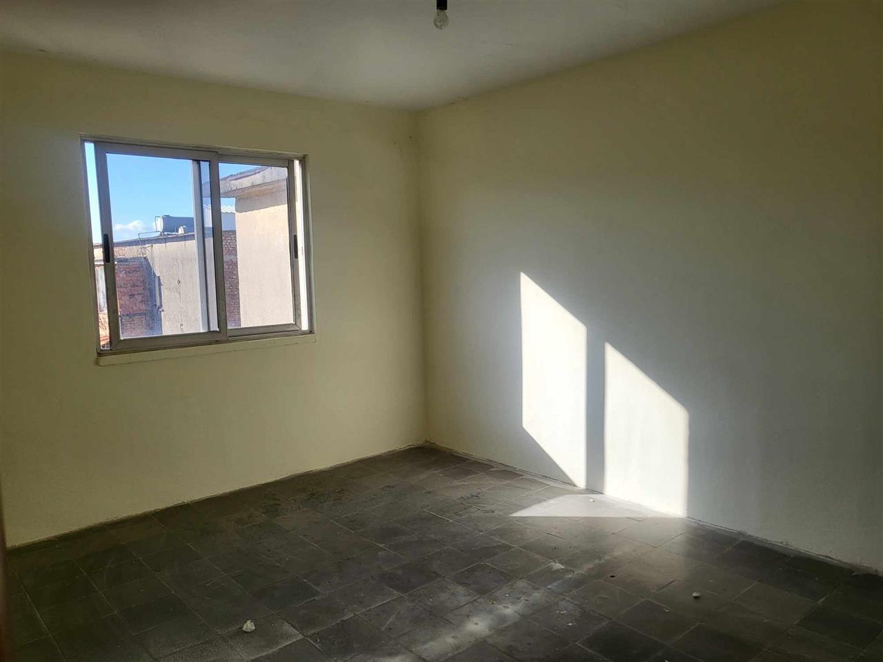 APARTAMENT 2+1, BOSH PLOTESISHT