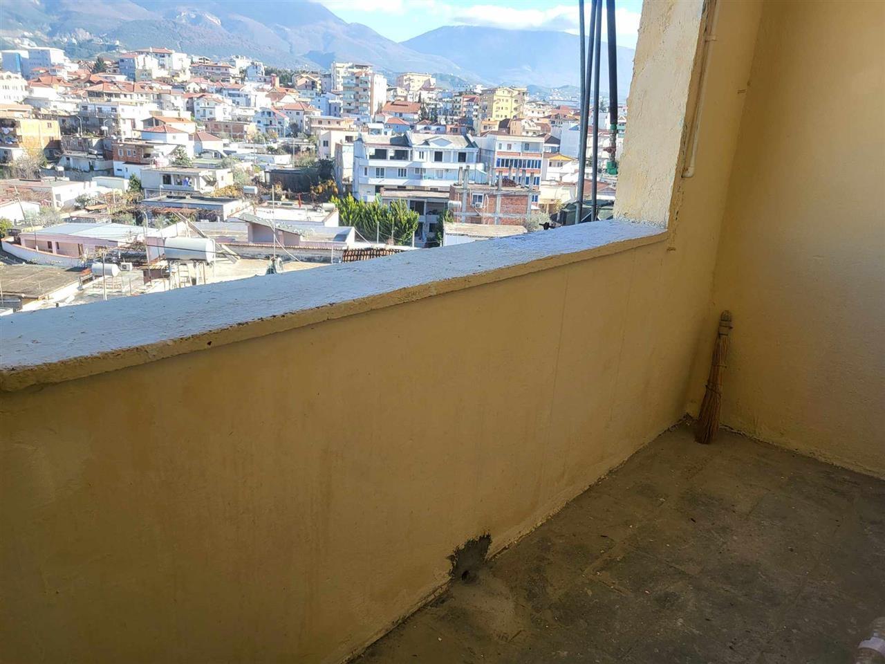 APARTAMENT 2+1, BOSH PLOTESISHT