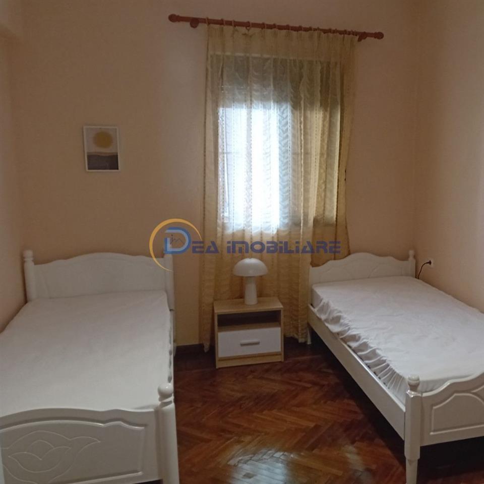 JEPET APARTAMENT 2+1 NE QENDER TEK STACIONI TRENIT