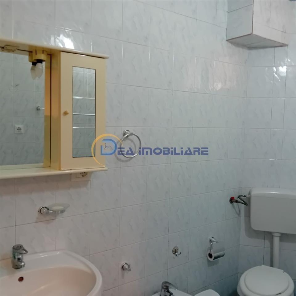 JEPET APARTAMENT 2+1 NE QENDER TEK STACIONI TRENIT