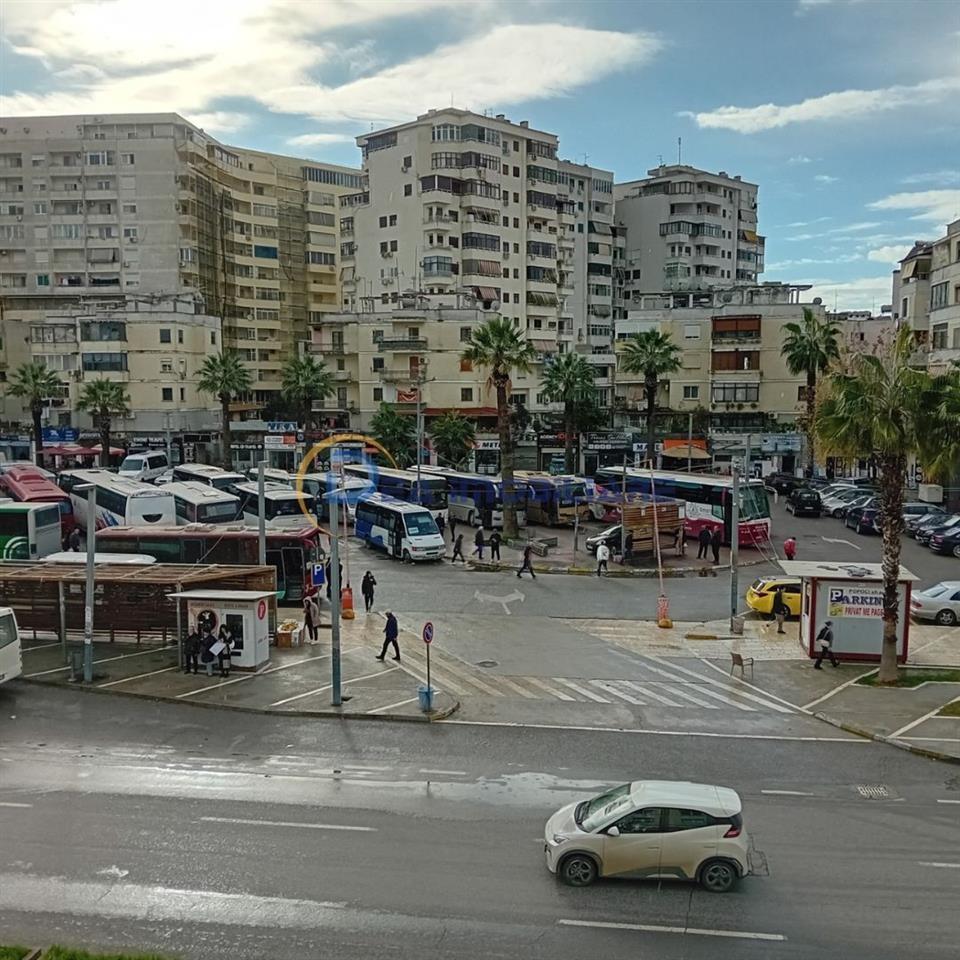 JEPET APARTAMENT 2+1 NE QENDER TEK STACIONI TRENIT