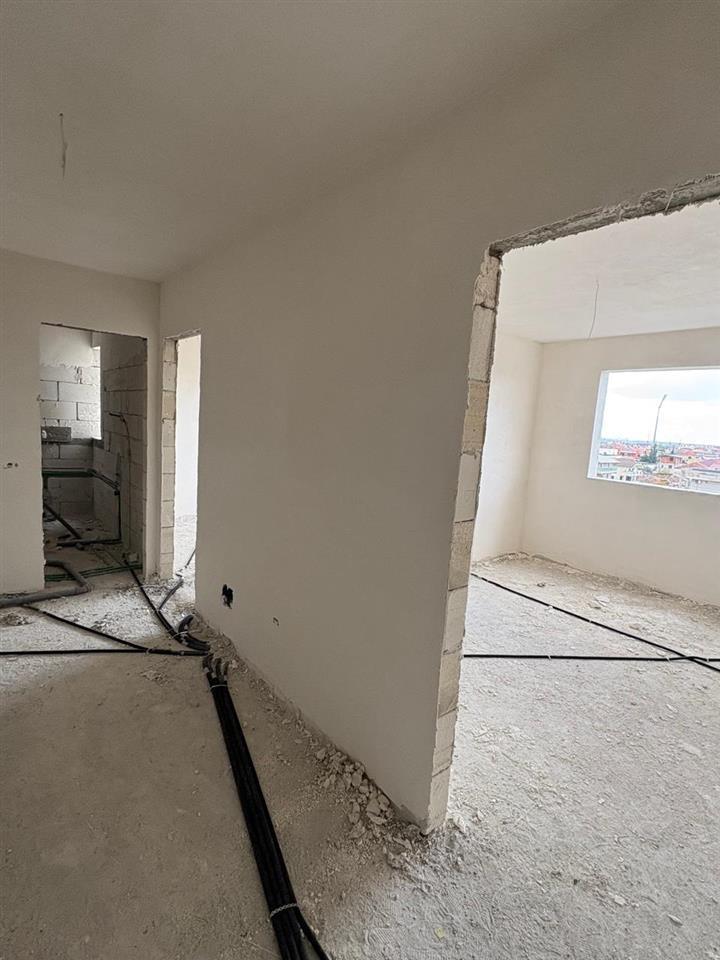 Shitet apartament 2+1