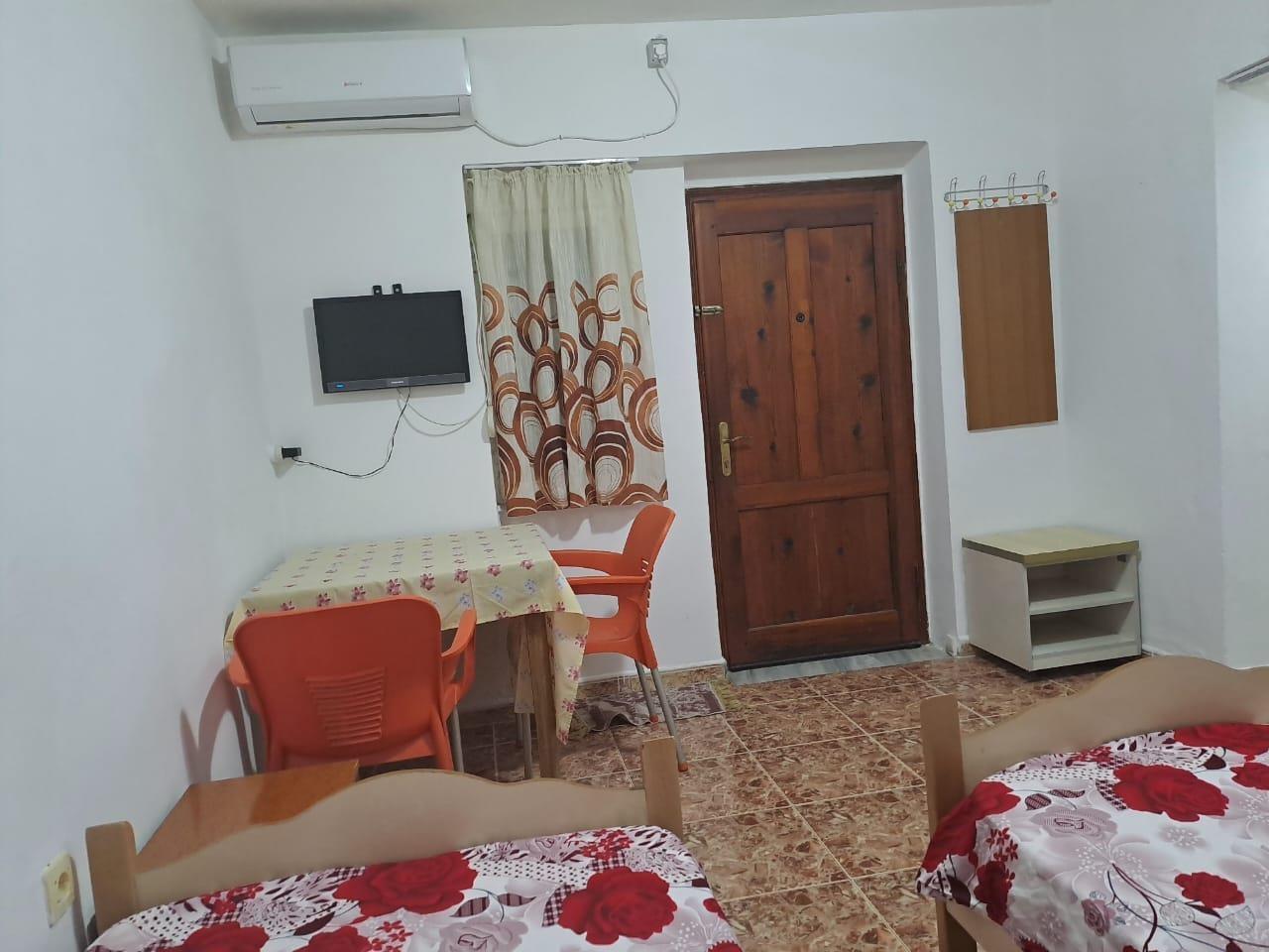 Jepet garsoniere me qera