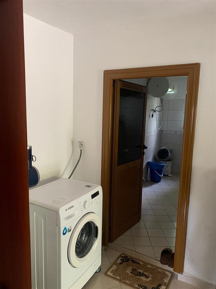 Shitet shtepi ne fshatin Cermë- Sektor