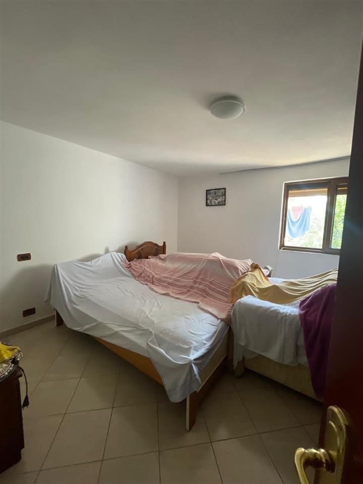 Shitet shtepi ne fshatin Cermë- Sektor