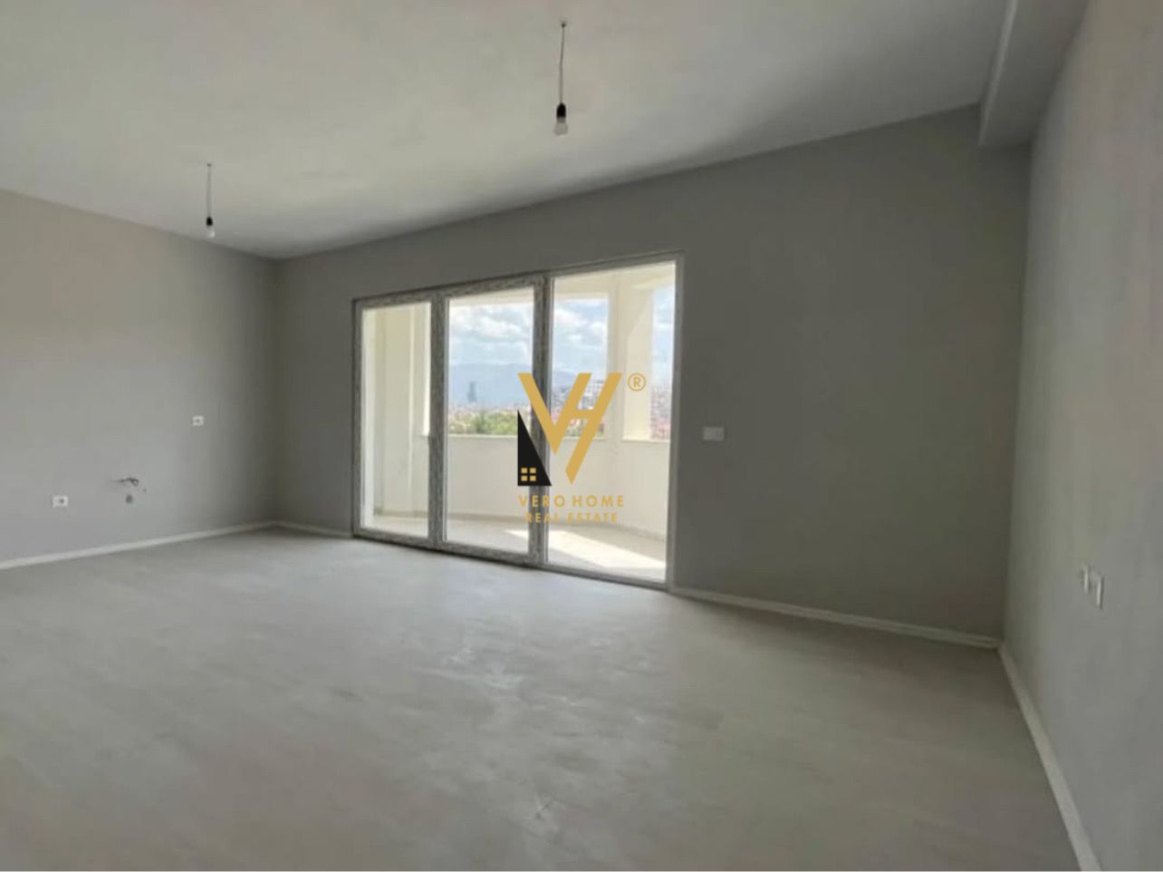 AMBIENT 100 M2 ME QERA TE ASTIRI 550 EURO