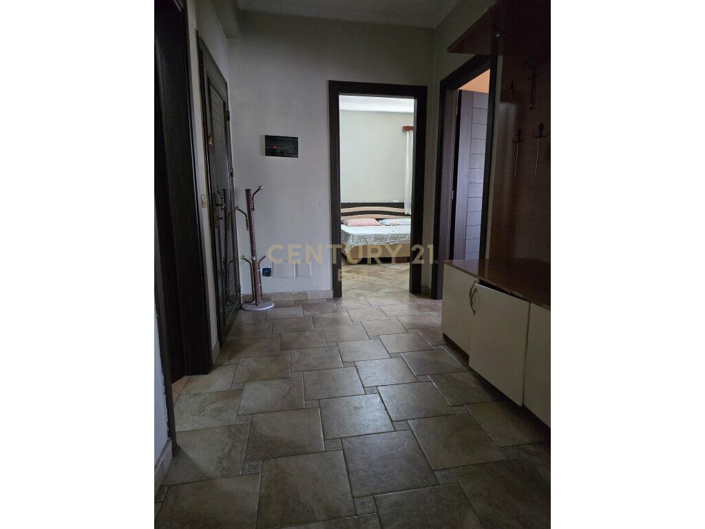 Shitet apartament 2+1+2 ne Durrës!