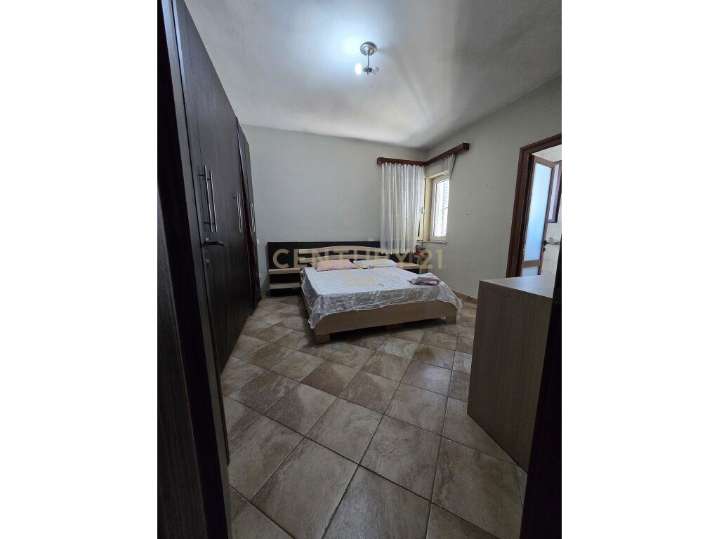 Shitet apartament 2+1+2 ne Durrës!