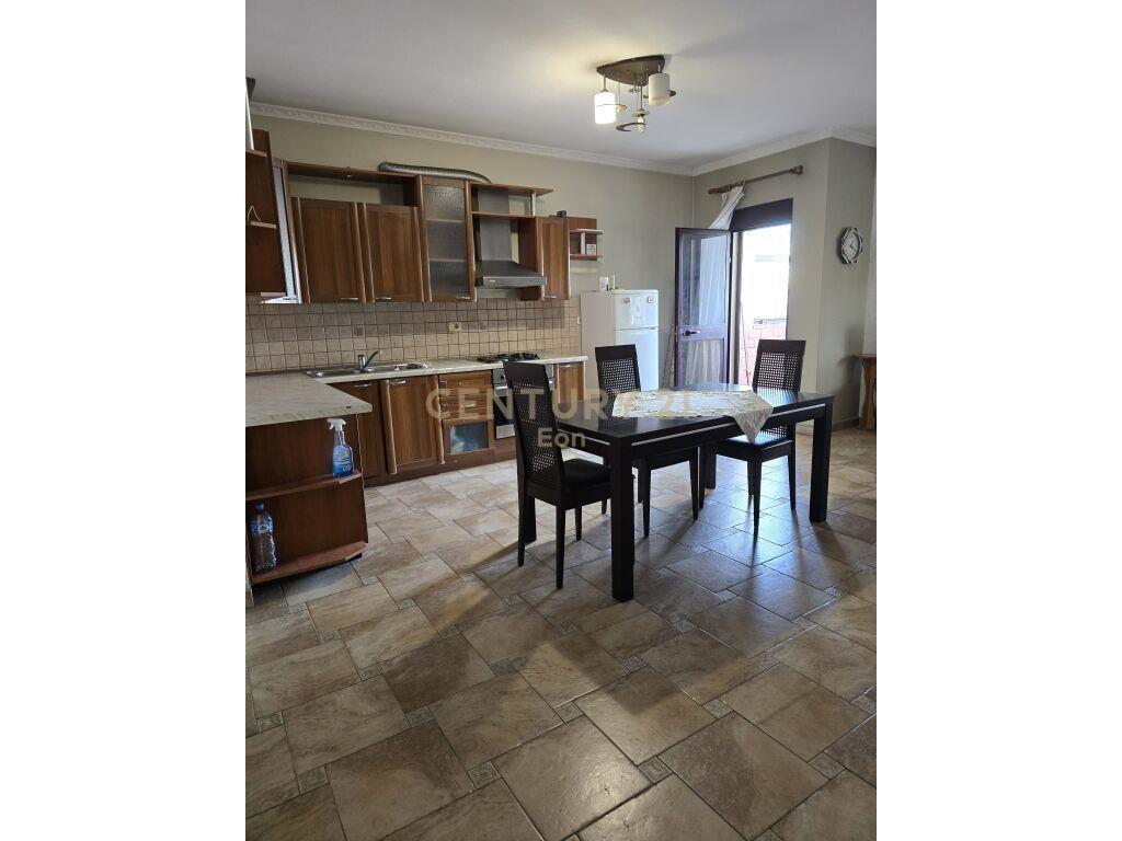 Shitet apartament 2+1+2 ne Durrës!