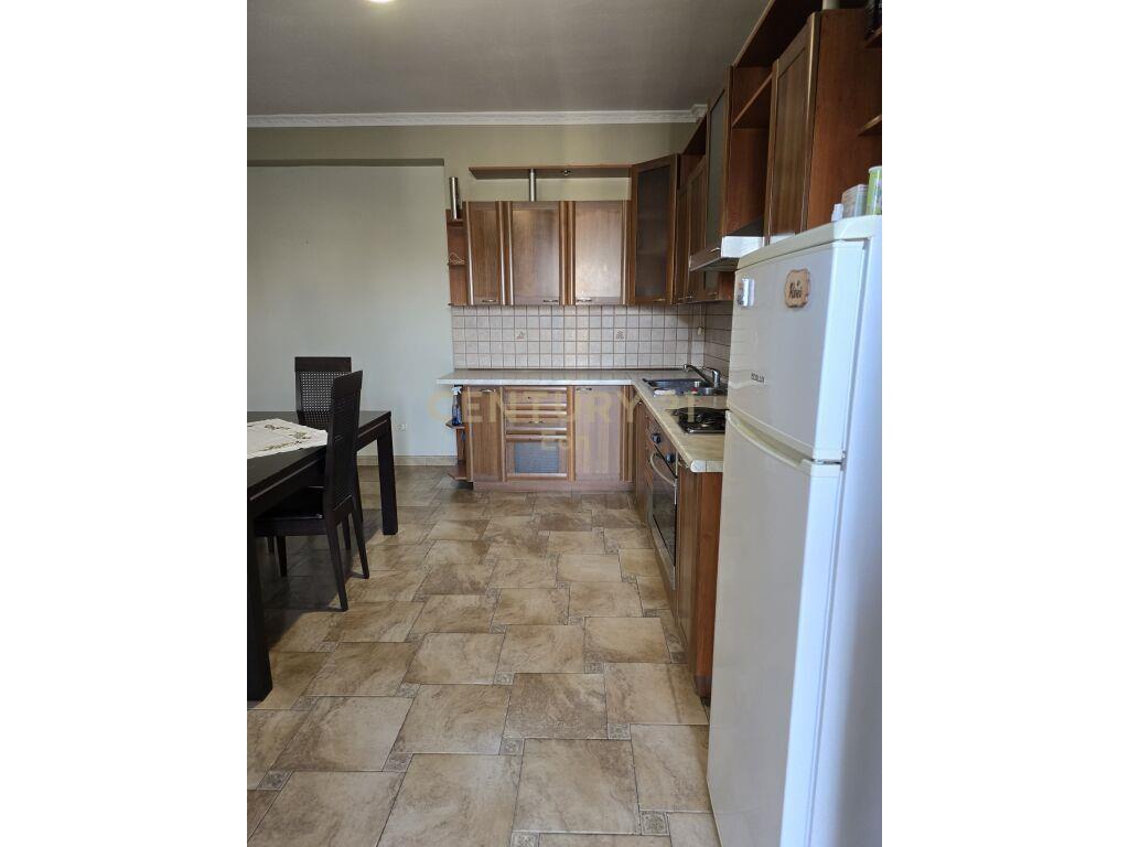 Shitet apartament 2+1+2 ne Durrës!