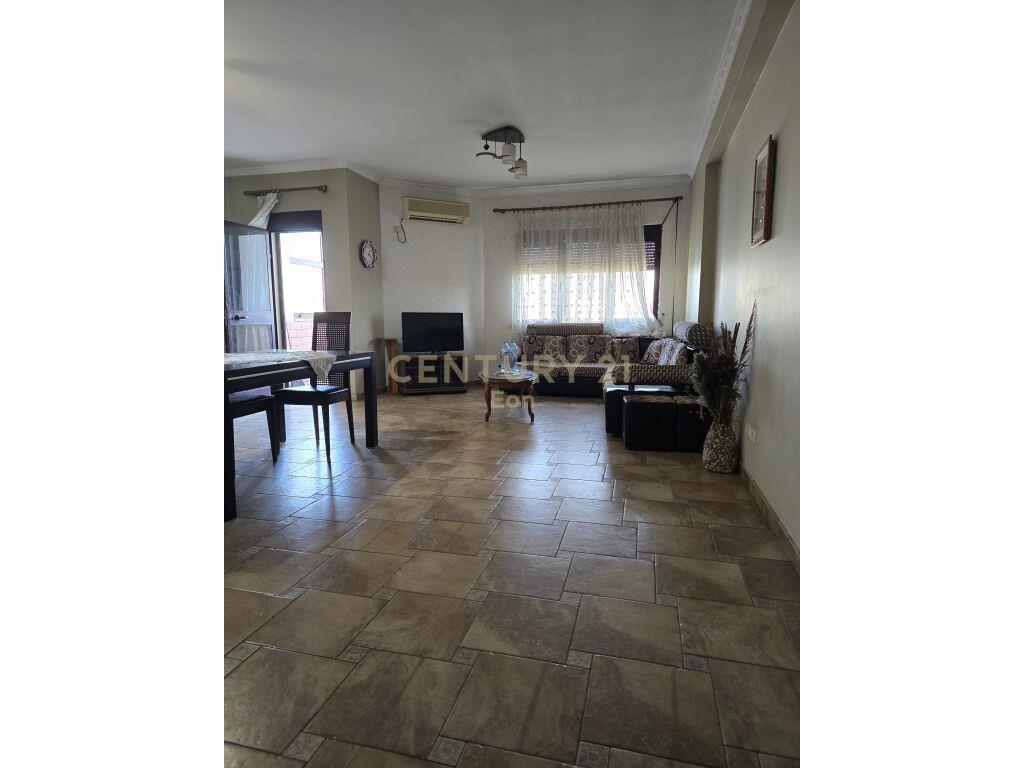 Shitet apartament 2+1+2 ne Durrës!